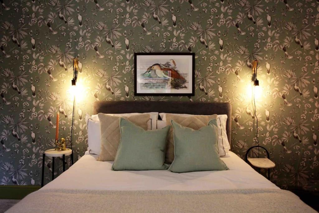 Lincoln Apartment Freshly Renovated Common Views Burton  エクステリア 写真