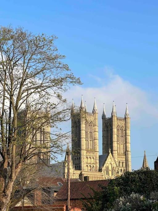 Lincoln Apartment Freshly Renovated Common Views Burton  エクステリア 写真