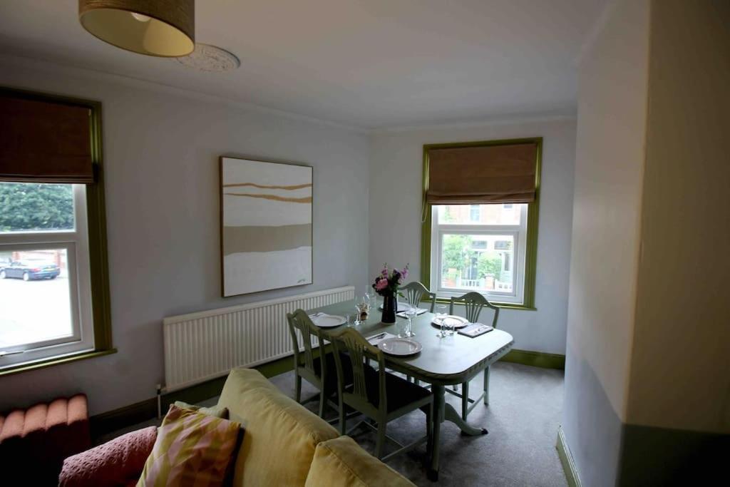 Lincoln Apartment Freshly Renovated Common Views Burton  エクステリア 写真