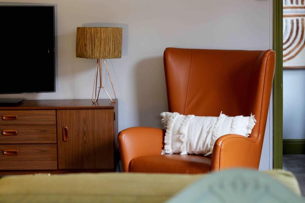 Lincoln Apartment Freshly Renovated Common Views Burton  エクステリア 写真