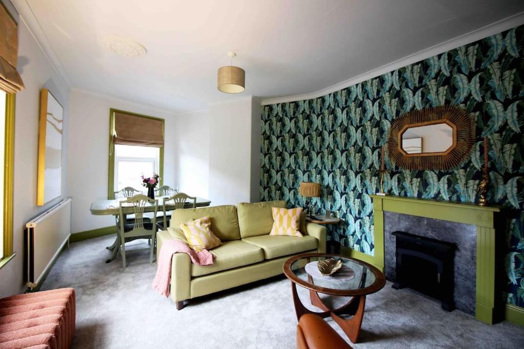 Lincoln Apartment Freshly Renovated Common Views Burton  エクステリア 写真