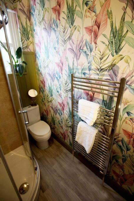 Lincoln Apartment Freshly Renovated Common Views Burton  エクステリア 写真