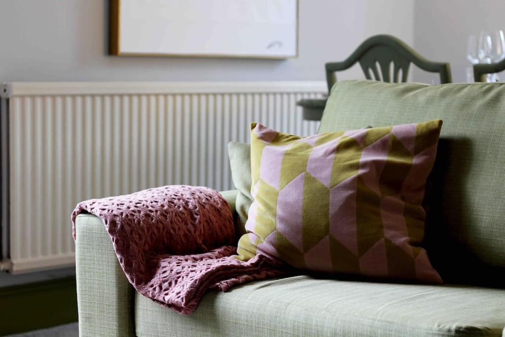 Lincoln Apartment Freshly Renovated Common Views Burton  エクステリア 写真